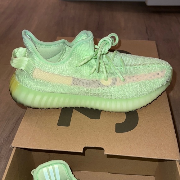 Yeezy Glow Boost 350 V2 GID Glow - Picture 2 of 4